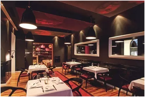 酒店制服定制與餐廳藝術(shù)性如何結(jié)合？