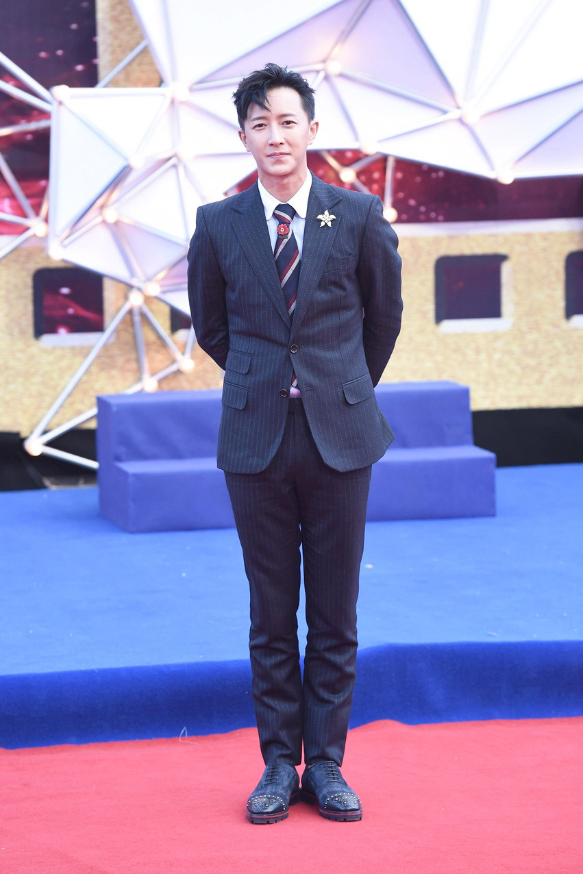 jZJ9ZsMp44N7aZ011S5pO5I08330Sx6G.jpg Brogue 雕花鞋2.jpg