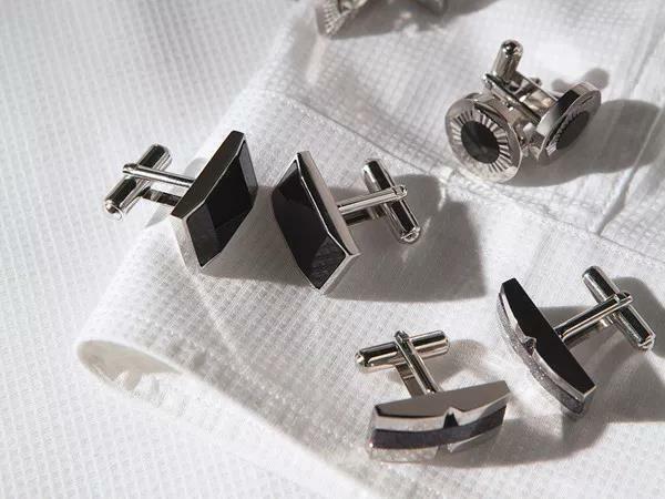 尚麟服飾酒店制服設(shè)計細(xì)節(jié)—袖口搭配 尚麟服飾酒店制服設(shè)計細(xì)節(jié)—袖口搭配