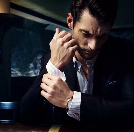 尚麟服飾酒店制服設(shè)計—袖扣的佩戴方法 尚麟服飾酒店制服設(shè)計—袖扣的佩戴方法